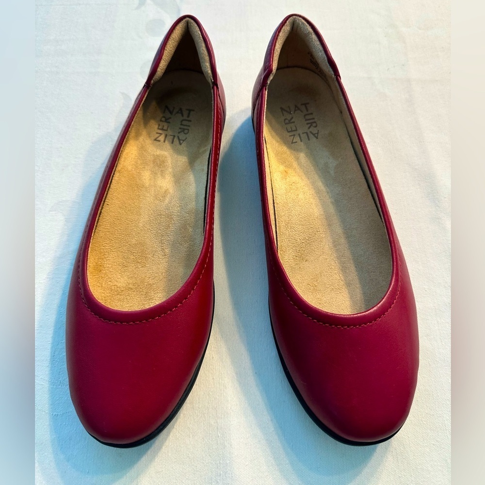 Naturalizer Cranberry Red Slips On Flats w/Comfort Insole Size 6 1/2 Like New